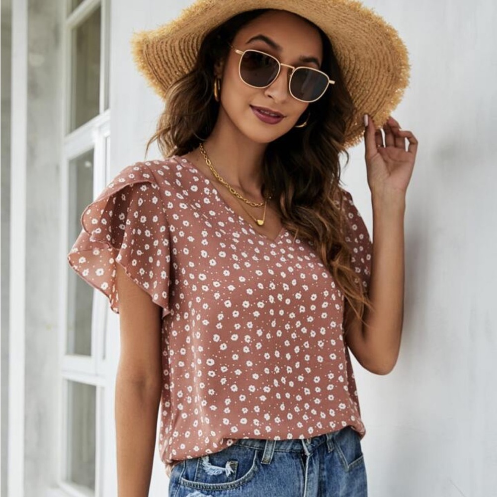 💥5/$15 FINAL PRICE DROP Ditsy Floral Print Petal Sleeve Blouse